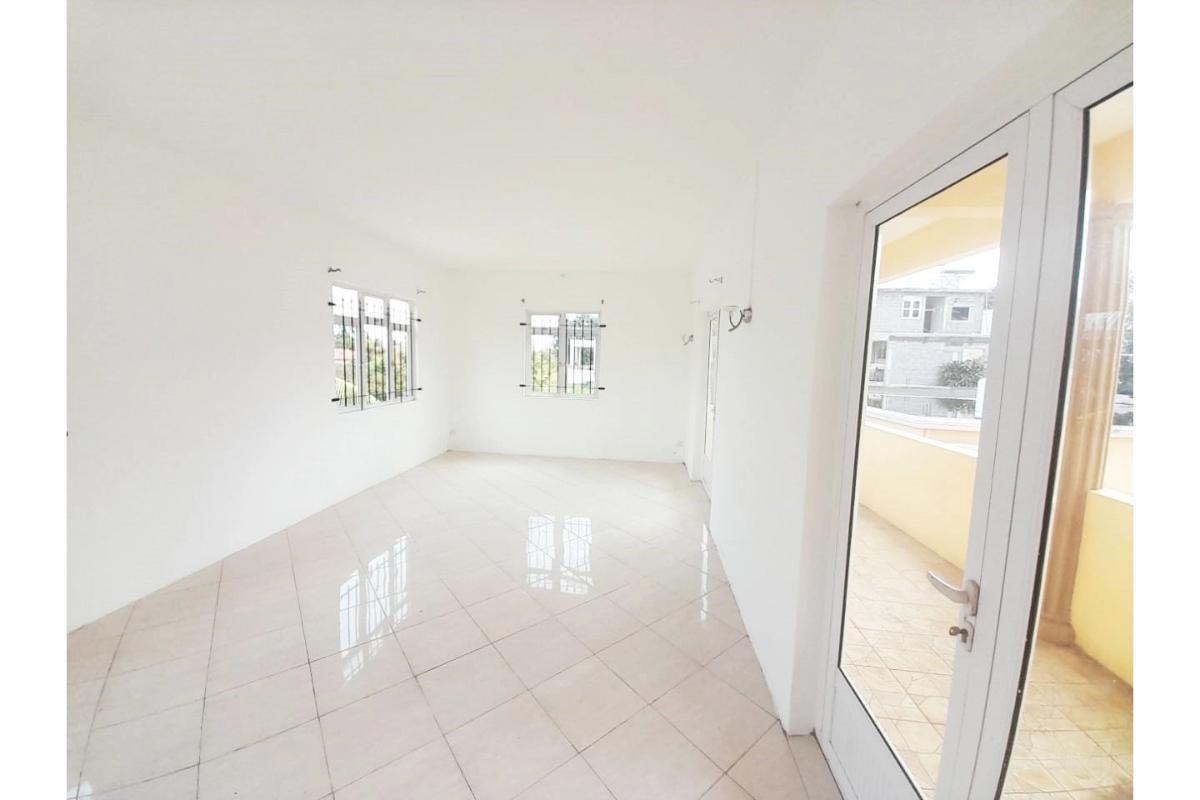 Unfurnished apartment on the first floor for rent – Albion