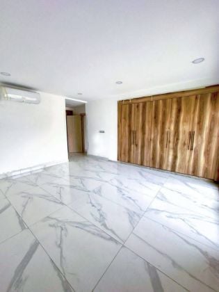 APPARTEMENT 4 PIECES À M'BADON 