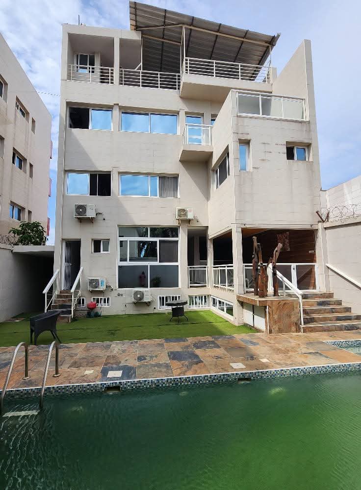 Villa avec piscine meublé à louer à Baguida 