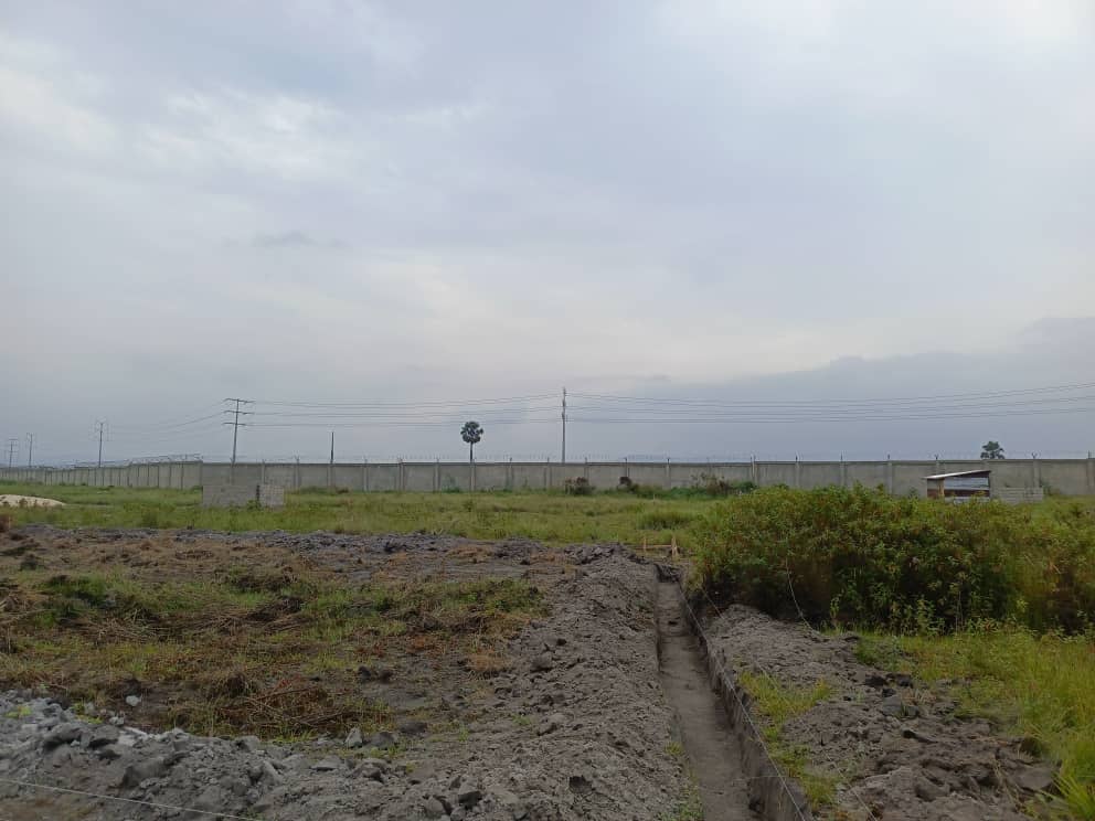 VENTA DE TERRENO ABANDONADO EN N'SELE – REF. SAFARI BEACH