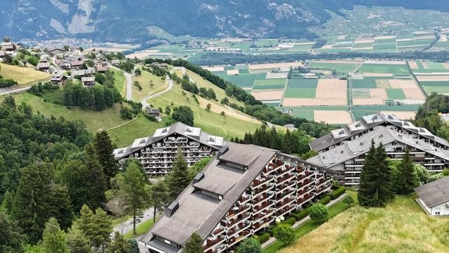 Meublé, 68 m2 et terrasse, jardin en rez-de-chaussée 