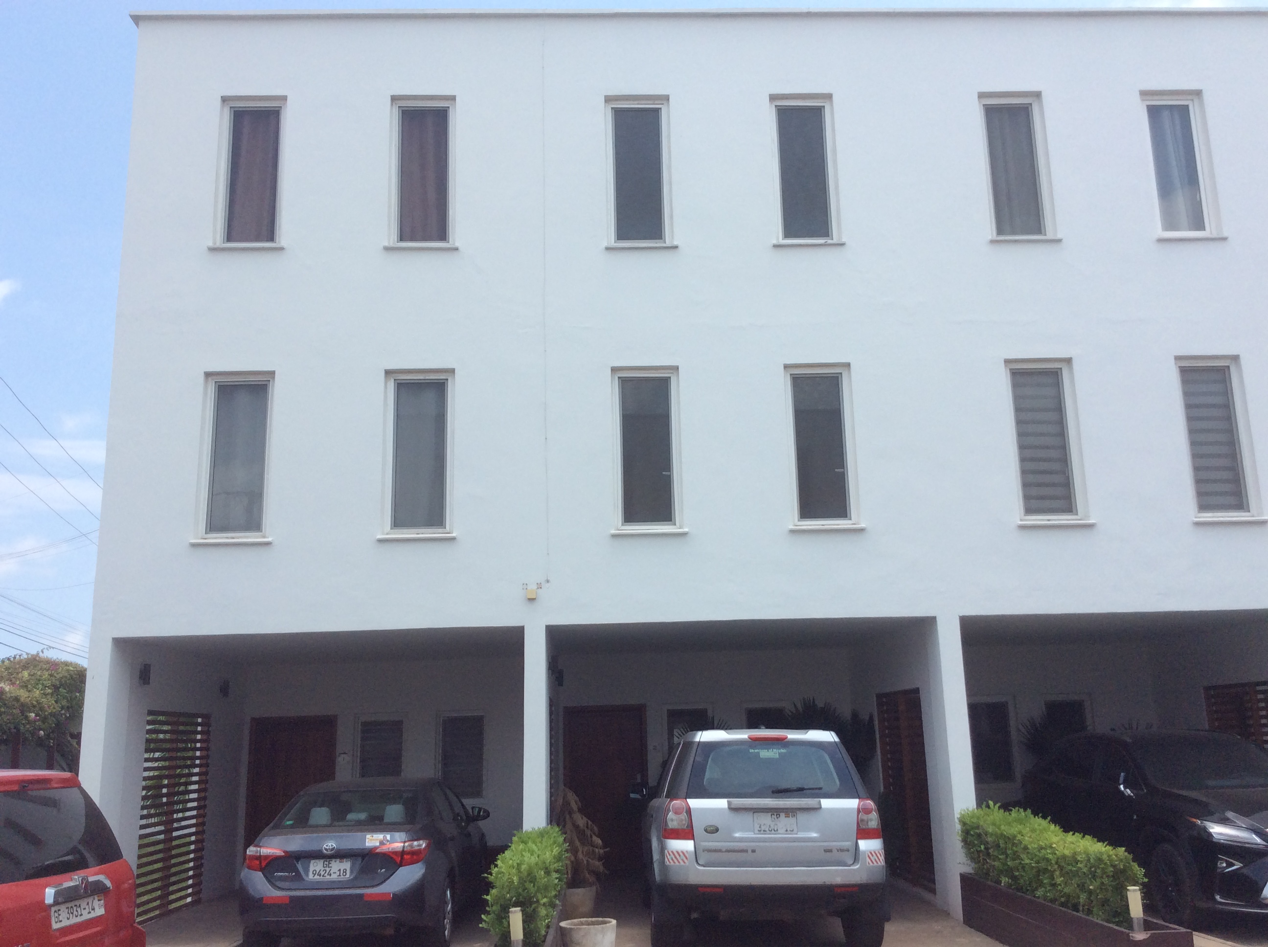 Maison de ville dans une résidence sécurisée avec piscine, East Legon