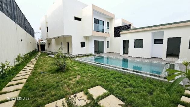 Vendita 3 ville duplex + piscina Cocody riviera Abatta Abidjan 