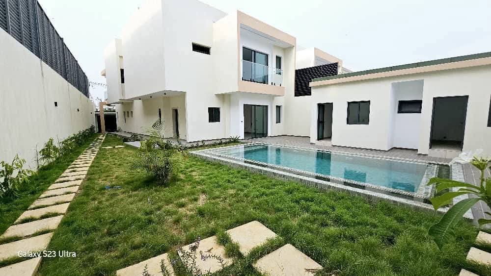 Sale 3 Duplex villas + swimming pool Cocody riviera Abatta Abidjan 