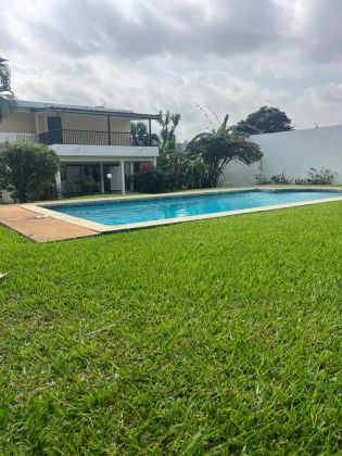 LOCATION VILLA DUPLEX AU VALLON Découvrez cette belle villa offrant ...