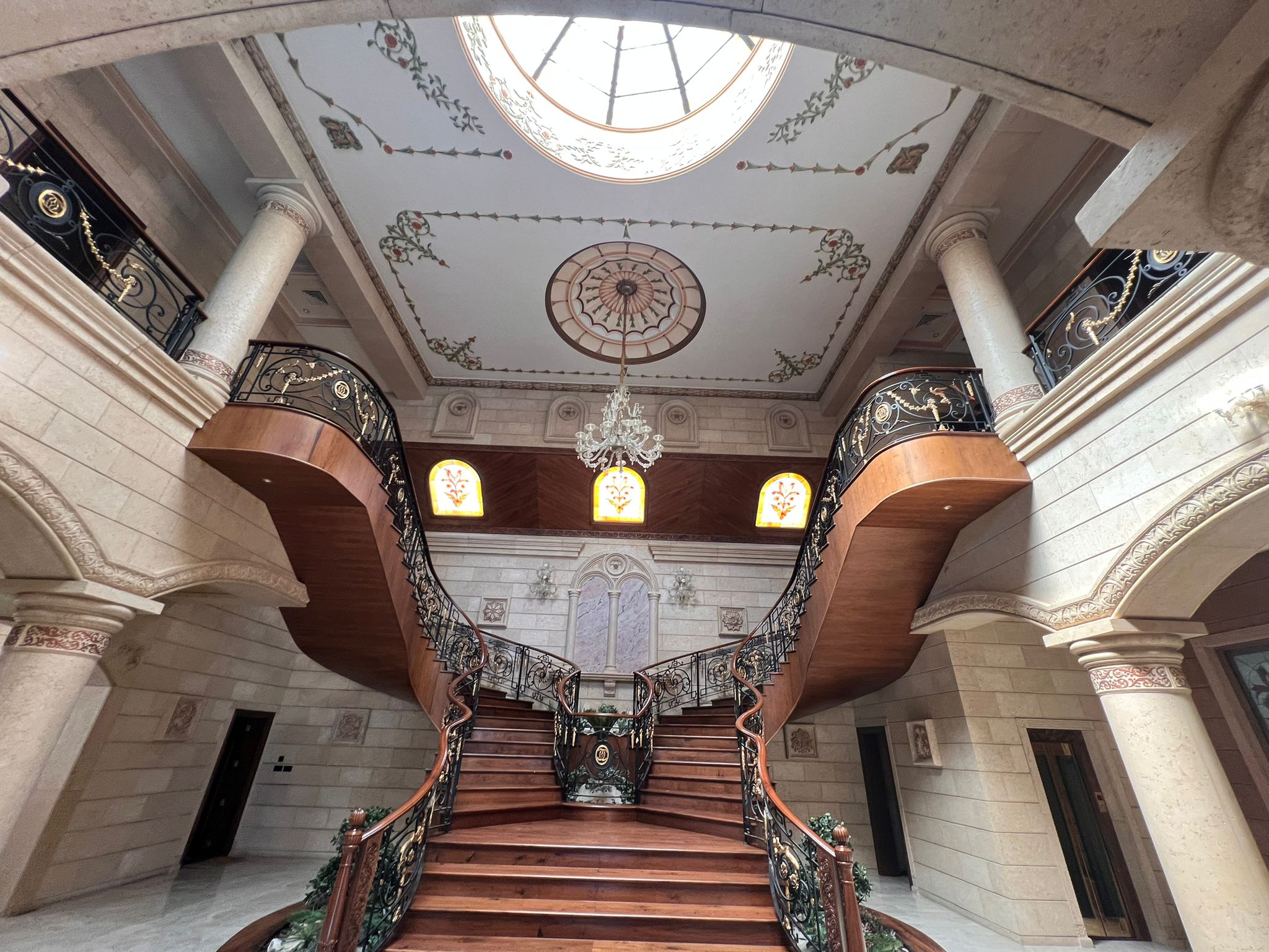 À louer, une villa (palais) dans le quartier de Surra - résidence d'ambassadeur - résidence diplomatique.