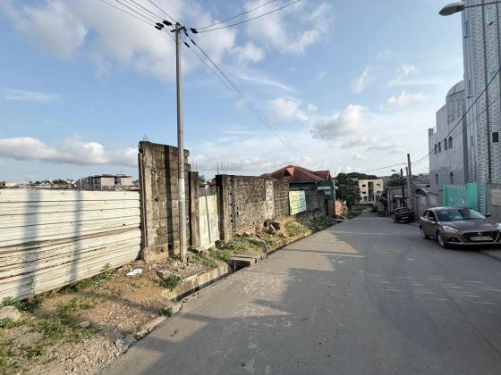 COCODY 2 PLATEAUX VERSANT vente terrain 2000m2 clôturé 