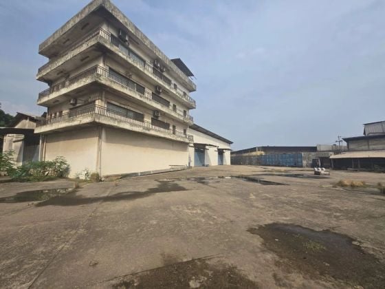 Vridi zone portuaire vente entrepôt sur 7000m2