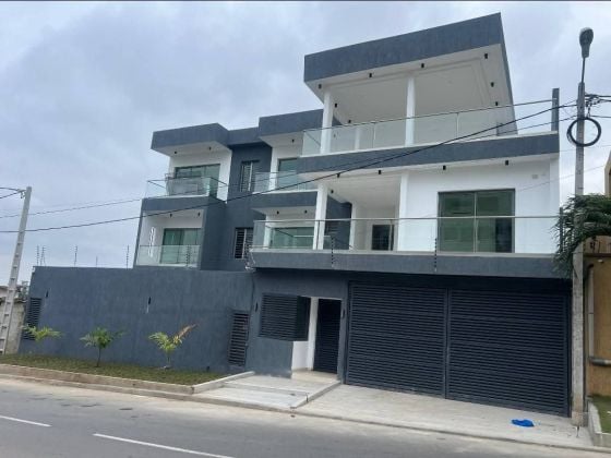 Cocody RIVIERA 4  M'BADON  Non loin de l'AMBASSADE DE CHINE LOCATION VILLA ...