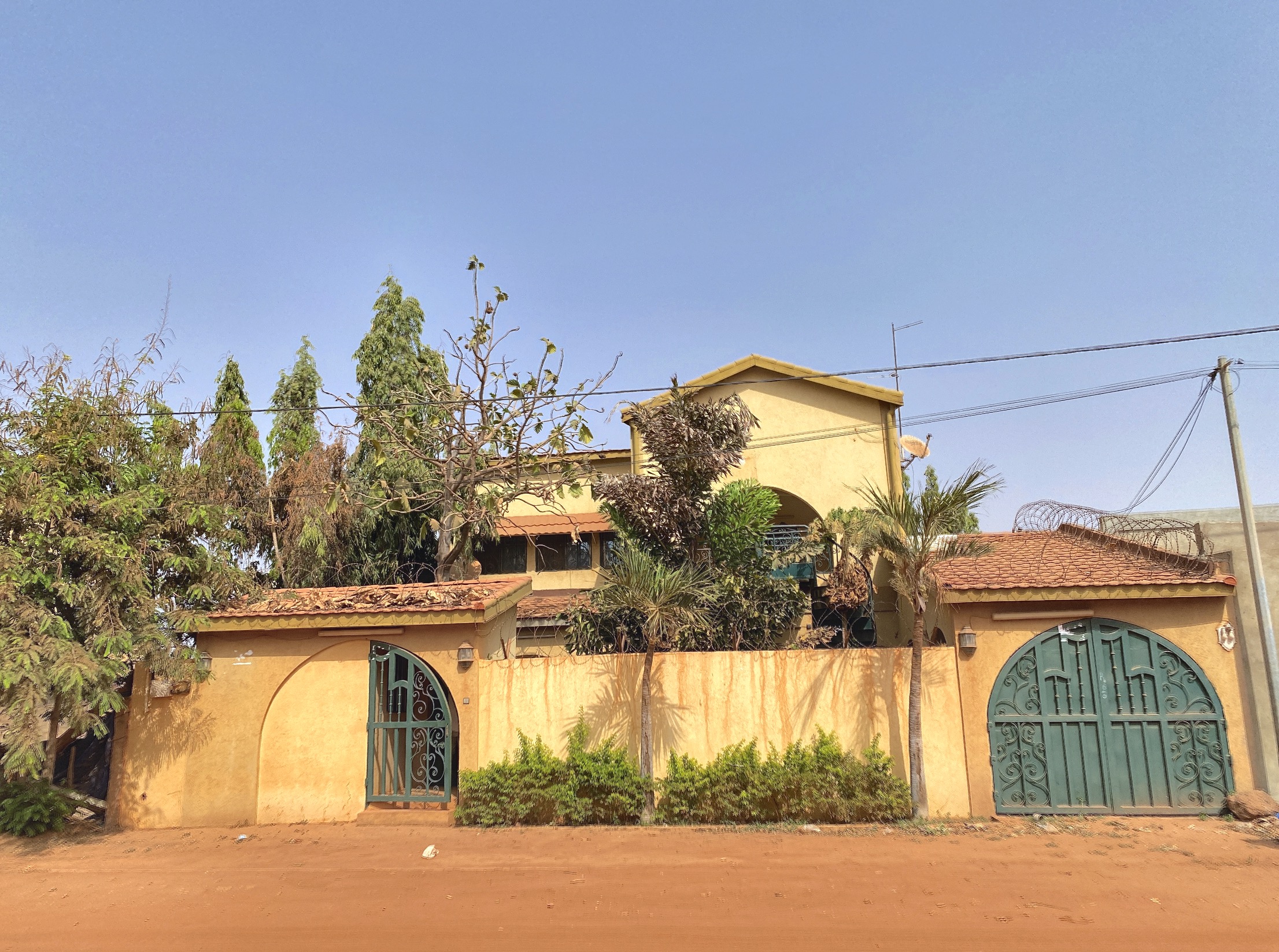 UN DUPLEX DE 07 PIÈCES EN VENTE A OUAGA2000 ZONE B SUR PERFECTOR IMMOBILIER