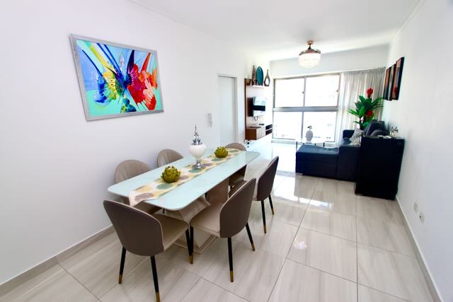 VENDO APARTAMENTO EN EVARISTO MORALES VACIO O AMUEBLADO