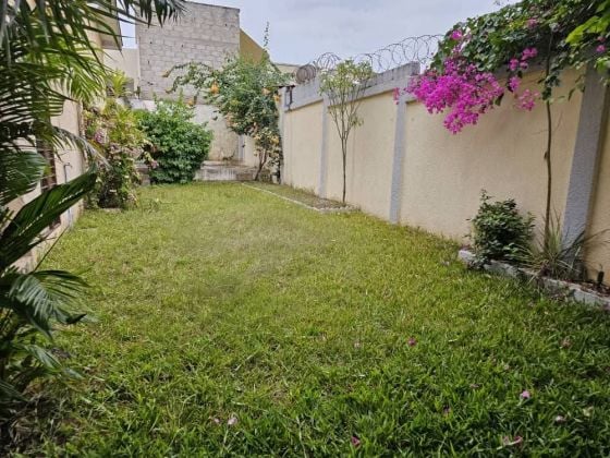 Bassam, quartiere Rosier: Villa duplex in vendita, 4 stanze + 1 dependance 