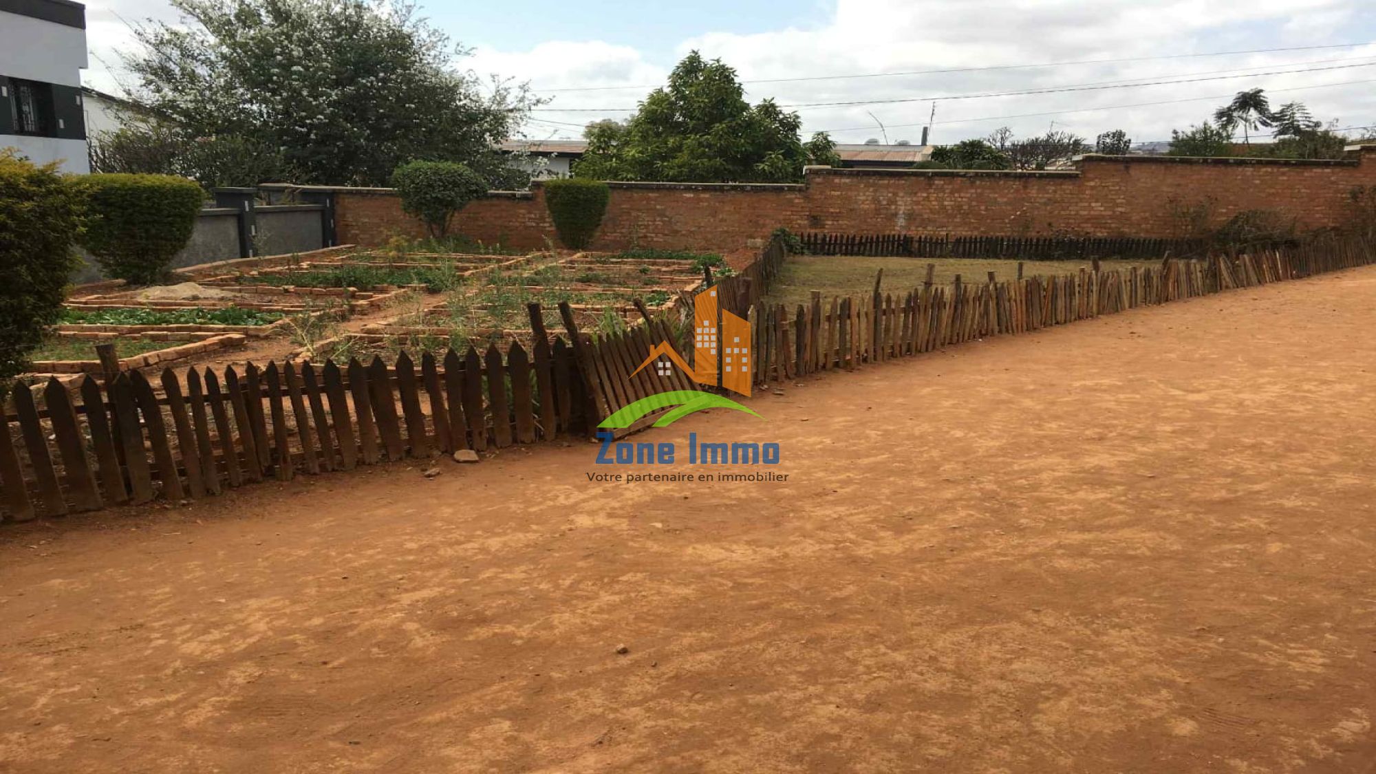 Fenced plot of 415m² accessible by car in Androhibe, Zone Immo-25-0250.