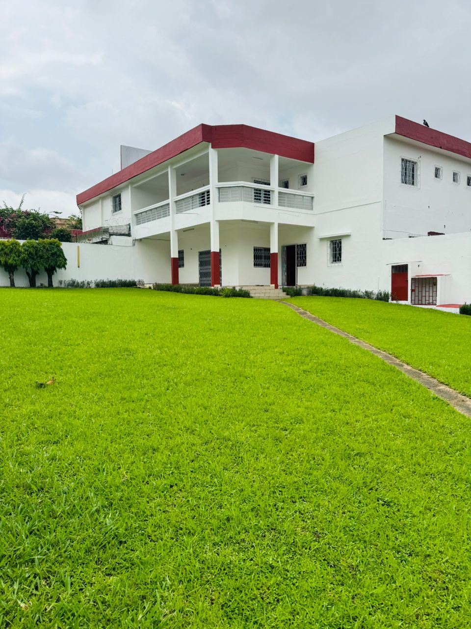 Grand Duplex à Louer – Angré 7e Tranche Emplacement stratégique avec accès facile