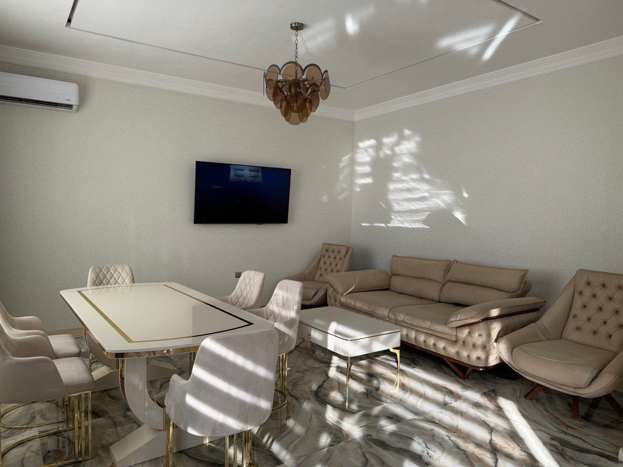 Gorgeous 4 bedrooms and 2 bathrooms apartment of 200 m2 at Aybek area 