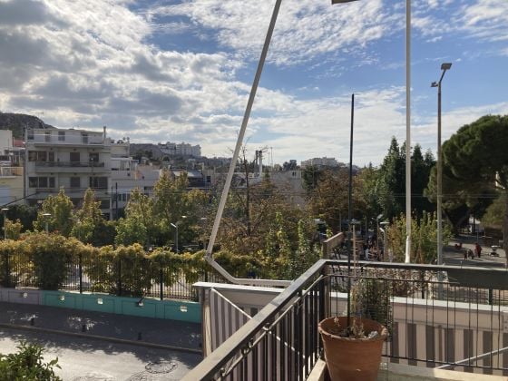 Immeuble mixte attrayant en face d'un parc à Vyronas, ...