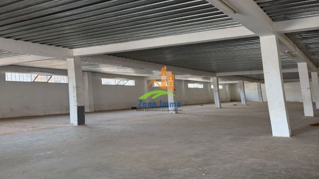 Magazzino di 1.150 m² con corrente trifase e parcheggio ad ...