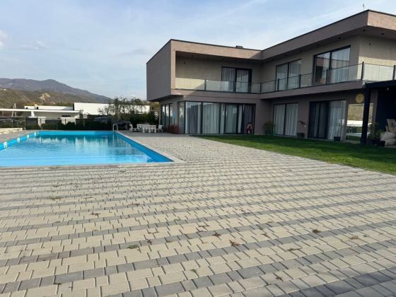 Se vende villa premium en la ciudad de Georgia Saguramo