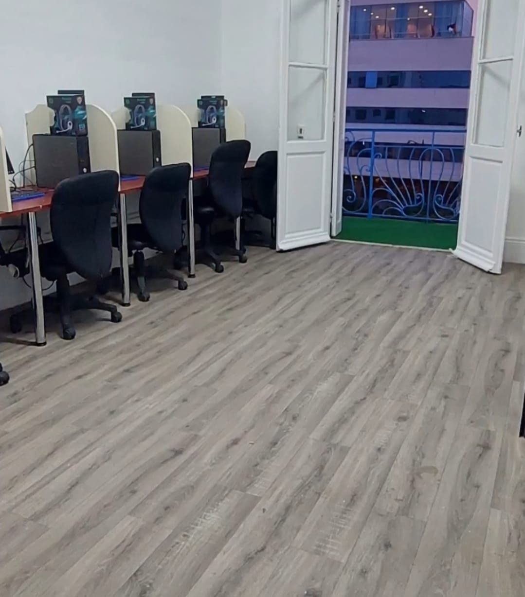 Grand Bureau à Louer à TUNIS