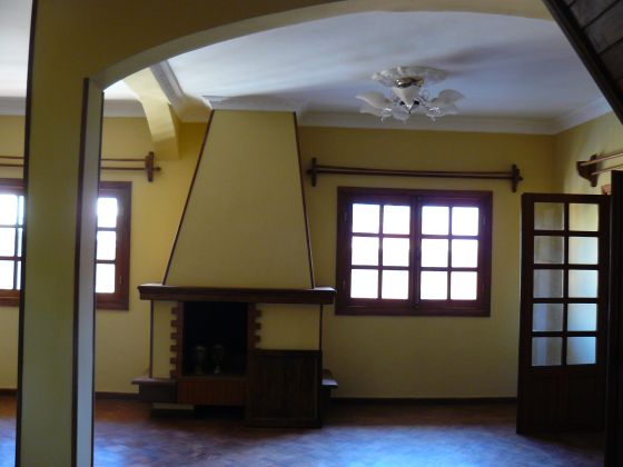 Maison à étage clôturée avec comble habitable ...