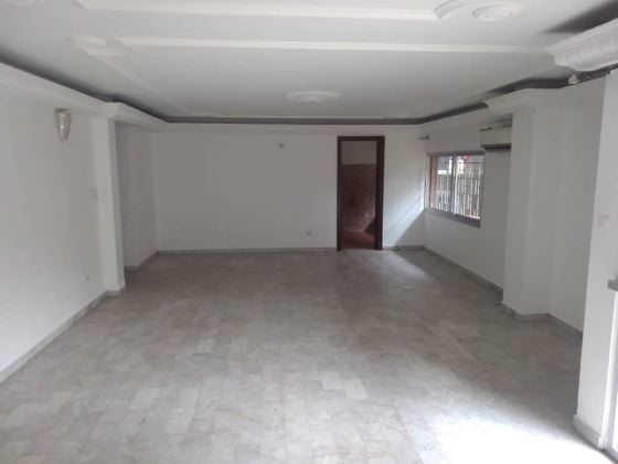 APPARTEMENT D'UNE CHAMBRE À LOUER À BONANJO