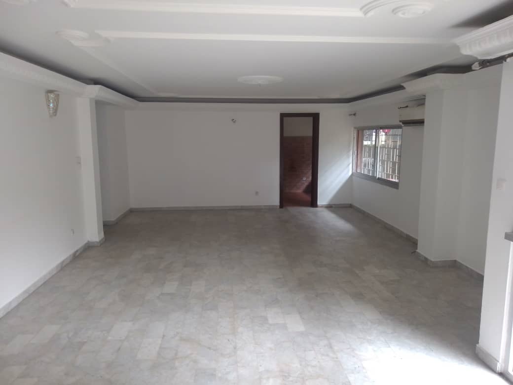 APPARTEMENT D'UNE CHAMBRE À LOUER À BONANJO