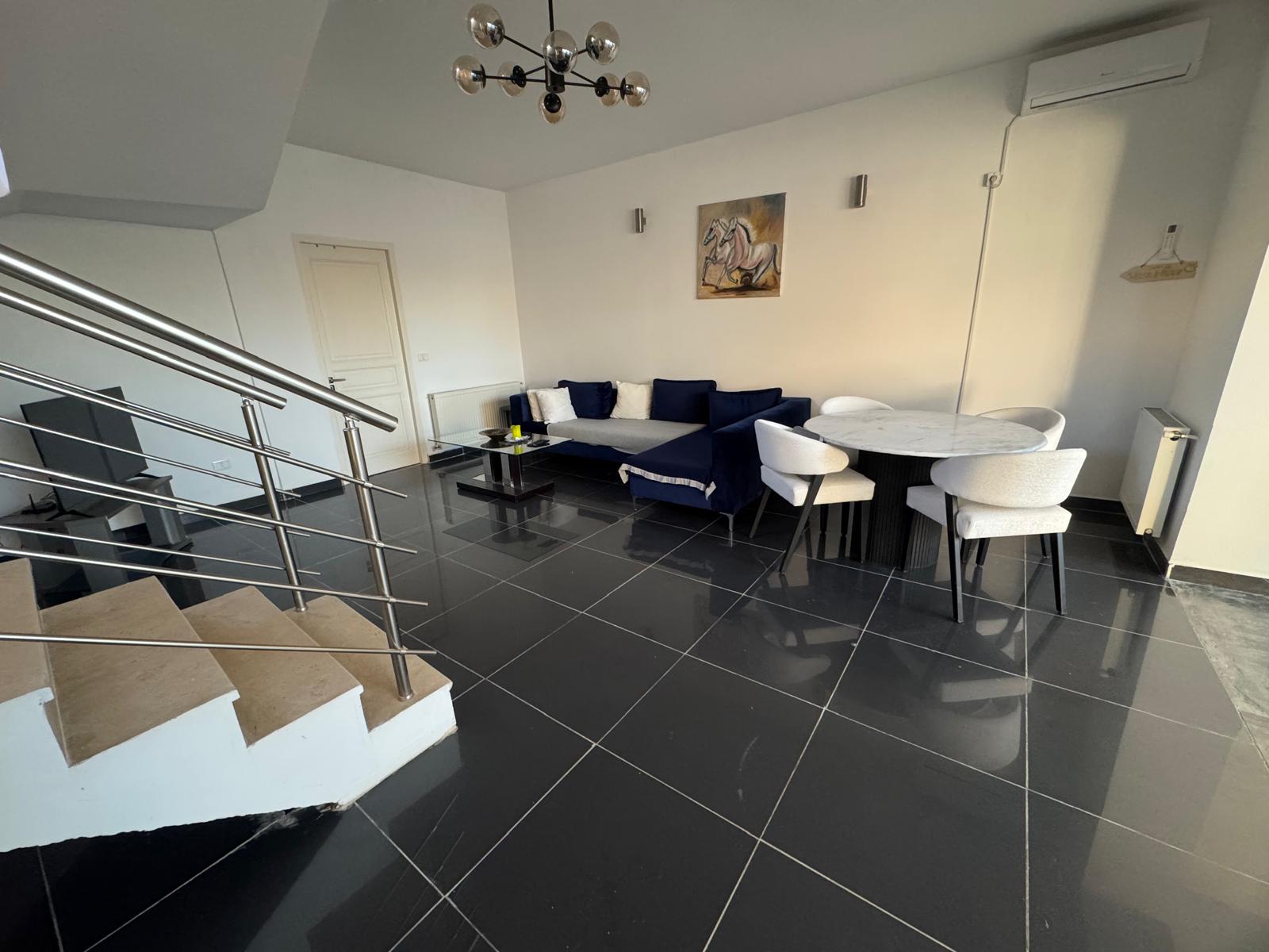 A louer à gammarth un beau duplex meublé avec terrasse et jardin