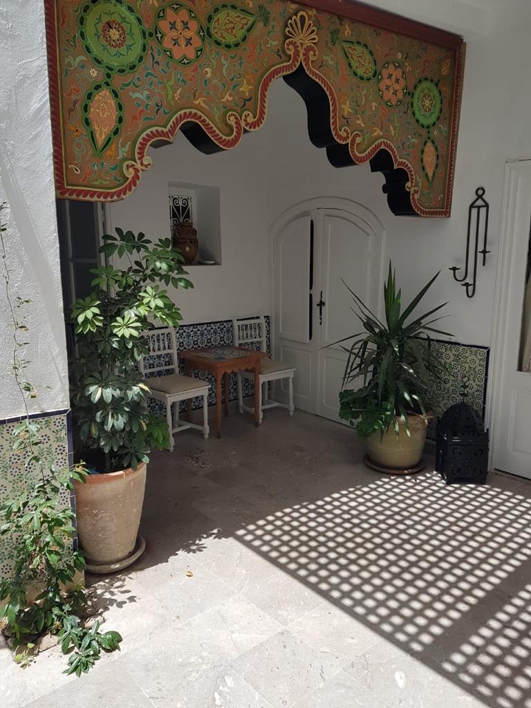 Se alquila preciosa casa típica amueblada con patio.