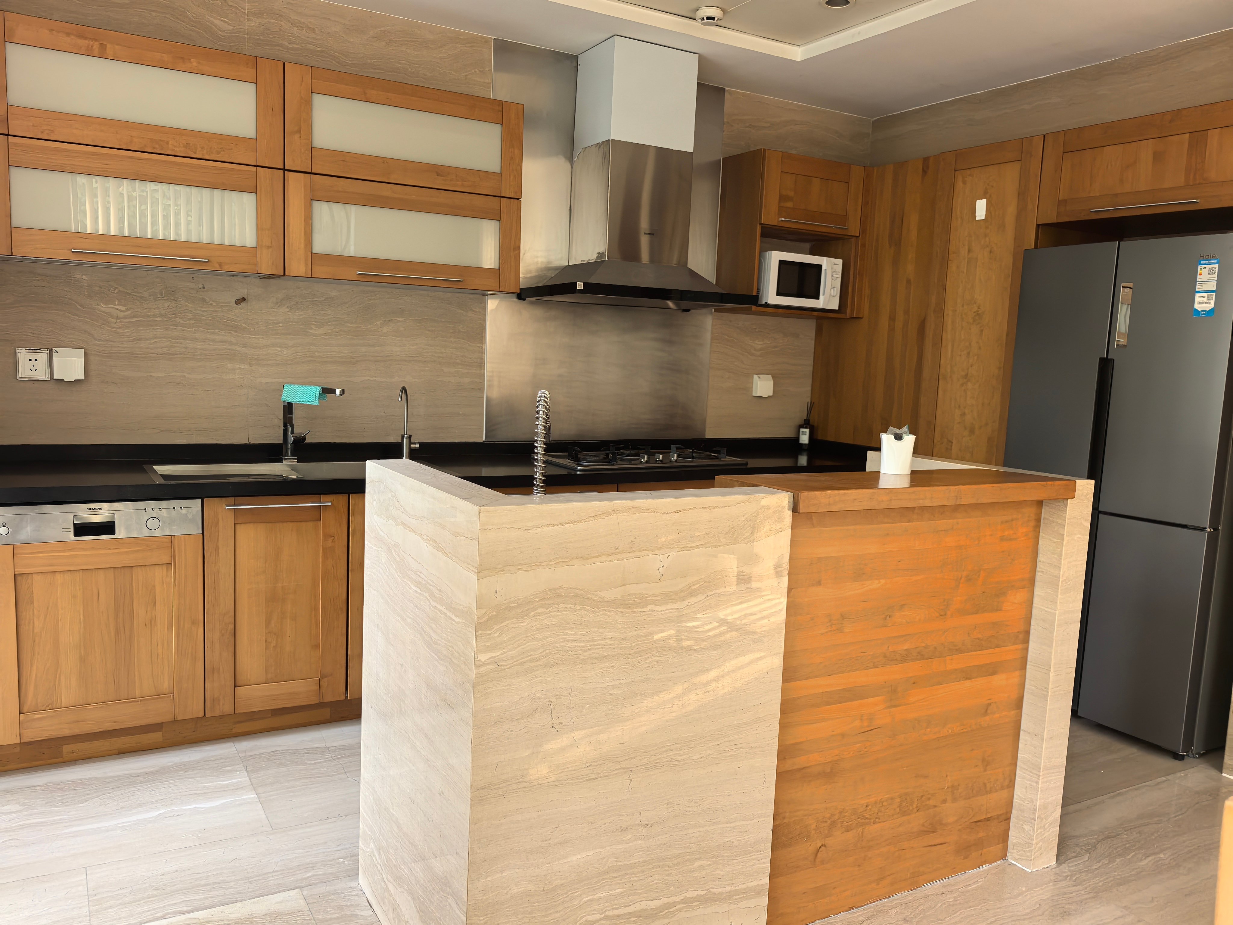 Quiet house near Jinji lake with big garage space