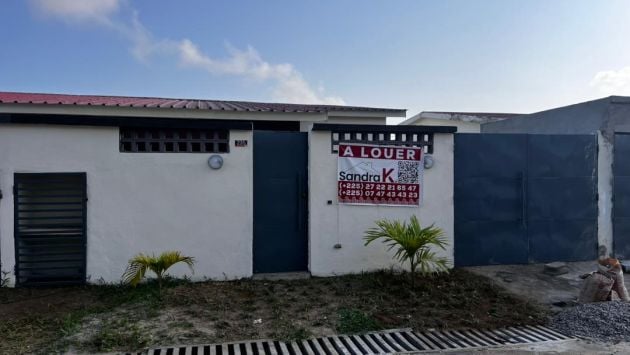 VILLA CON 3 CAMERE SU UN SOLO PIANO IN AFFITTO - GRAND BASSAM, CITE ...