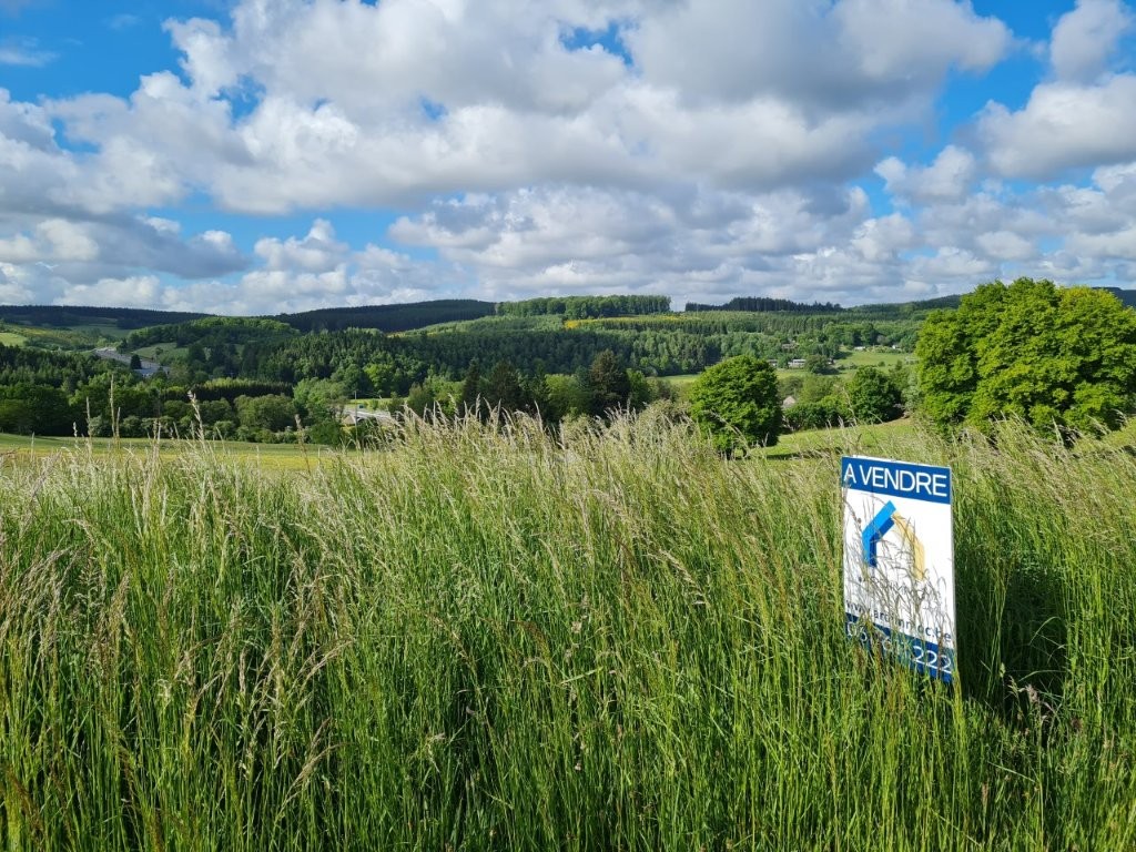 Belgique 6970 Ortheuville : terrain à bâtir avec belle vue, 11a 72ca.