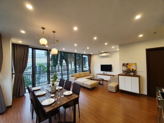 Luxury, modern 3 – bedroom apartment with balcony and lake view in ...