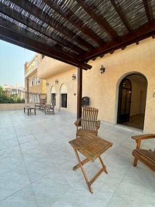 Floor with terrace for rent in Salwa