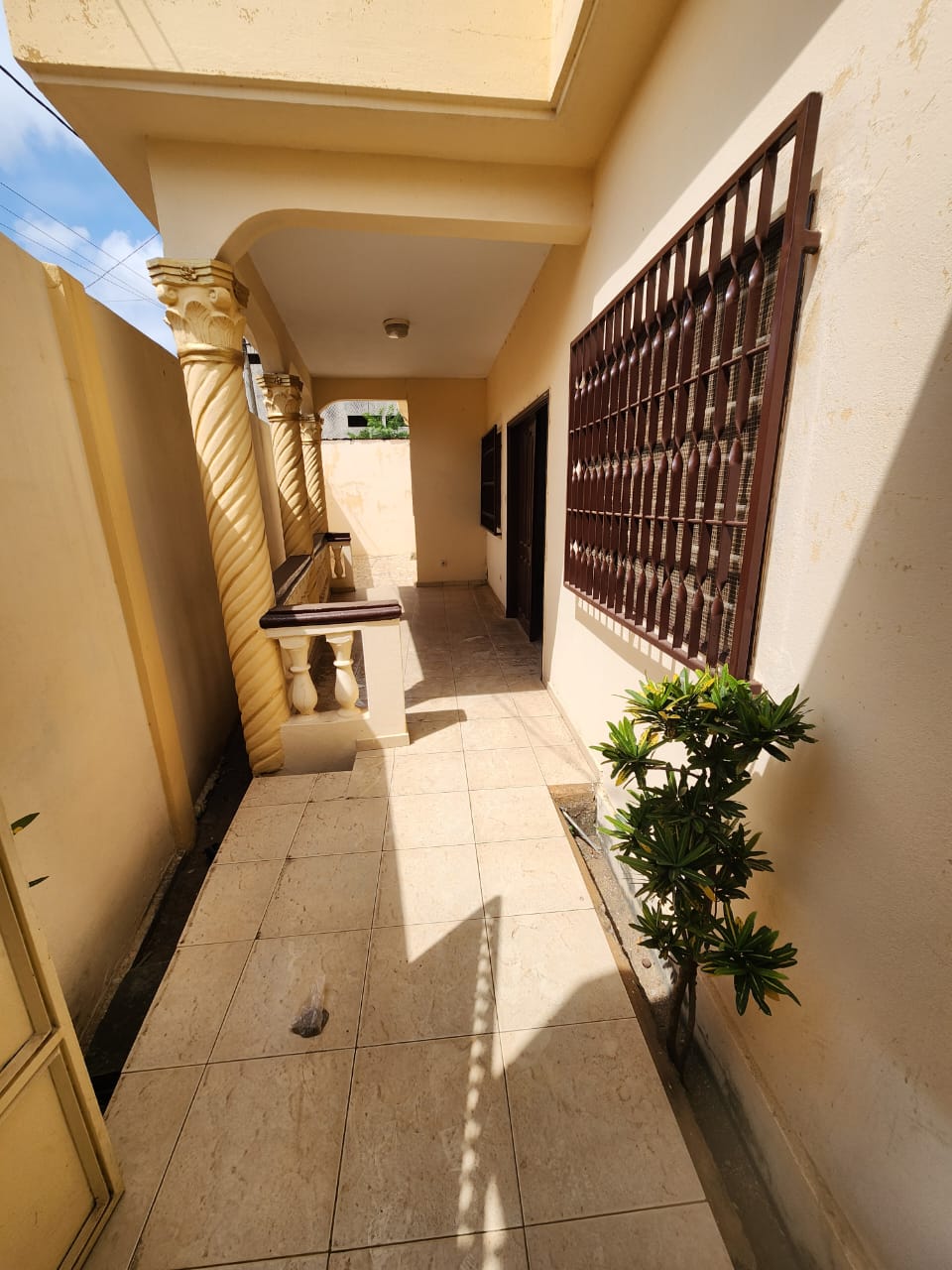 FOR SALE – 2-story villa in Lomé, La Foire district, Togo 2000*