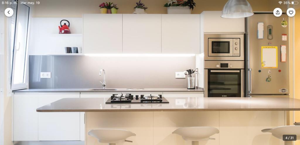 Exclusiva vivienda de 4 dormitorios y 2 baños en la sexta planta de un edificio representativo del Eixample Dret.