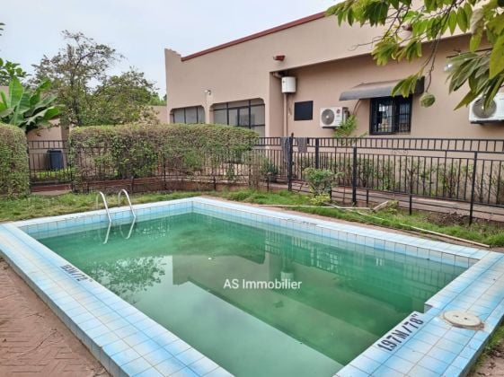 Villa avec piscine à louer à l'aci 2000