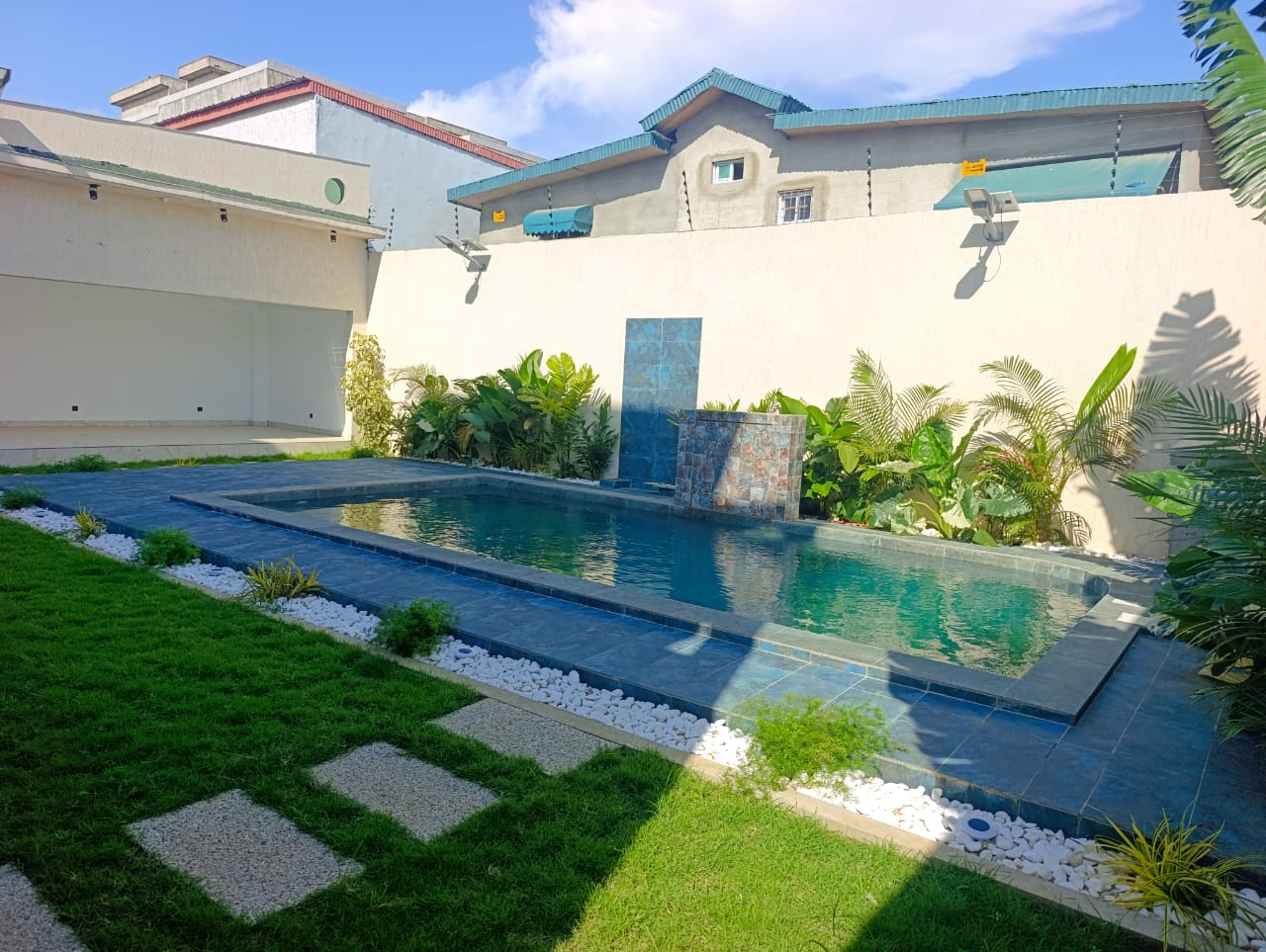 Vendita villa triplex 13 locali Cocody riviera Abatta &#55356;&#56808;&#55356;&#56814;