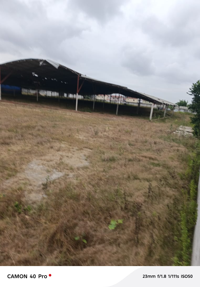 Terreno di un ettaro recintato ad Angre Gestoci 