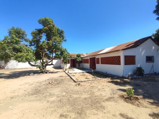 SE ALQUILA - Villa de una sola planta con 4 dormitorios y amplio patio en ...