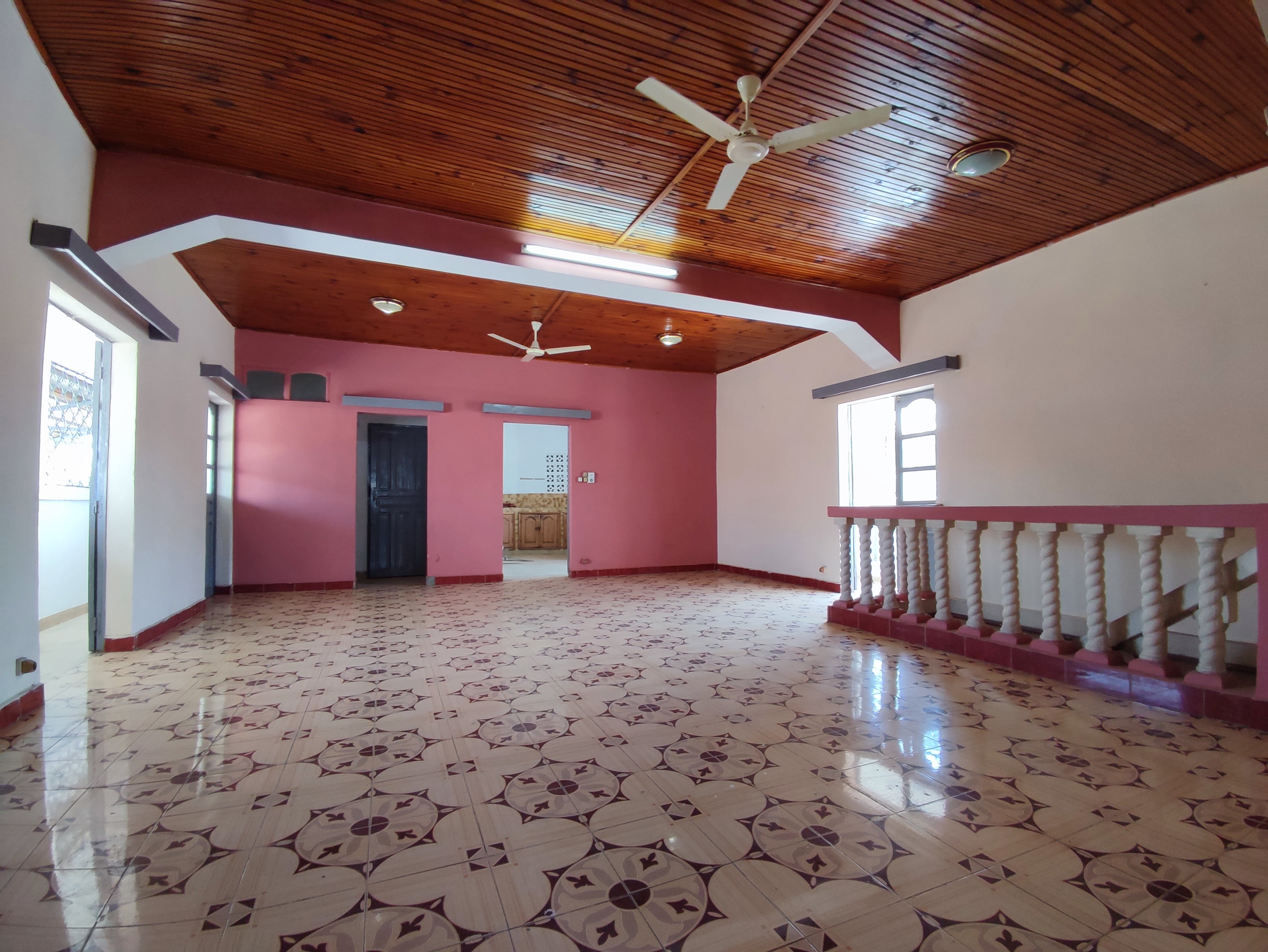 FOR RENT - 4-room apartment/office space in prime location - Amborogony, Tuléar - Madagascar