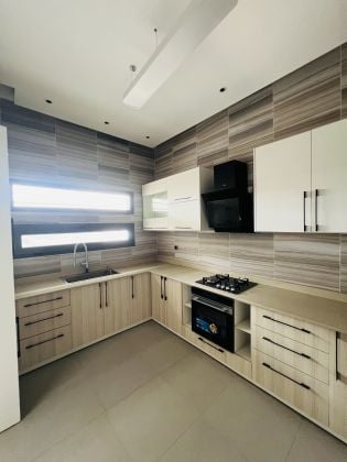 MISE EN VENTE D'UN TRIPLEX HAUT STANDING DE 07 PIÈCES À ...