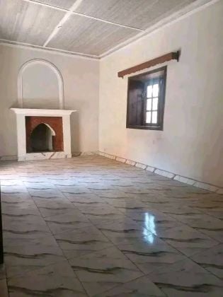 Alquila una casa de dos pisos 