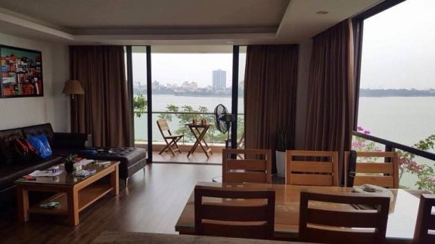 Nice, bright 2 – bedroom apartment with balcony and lake view in ...