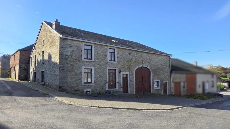 Belgique 6853 Framont : authentique maison avec grange, dépendances et jardin.