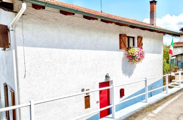 Furnished, renovated and close to airport Italian Villa between the Alps ...