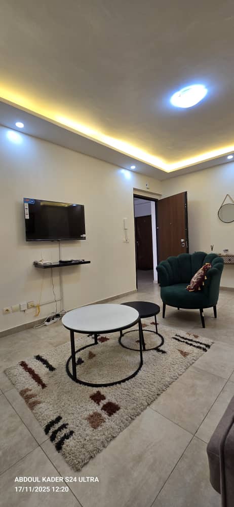 Appartamento arredato di 4 locali in affitto a Bassam, modesto Cité Italia