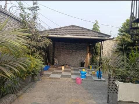 Plot of land with modern house for sale - Plaza district, N'sele, near ...