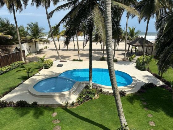 Assinie Mohamé vente duplex 6 chambres bordure de Mer.