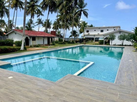 ASSINIE ASSOUINDÉ vente Chalet de 11 pieces bordure de Mer.