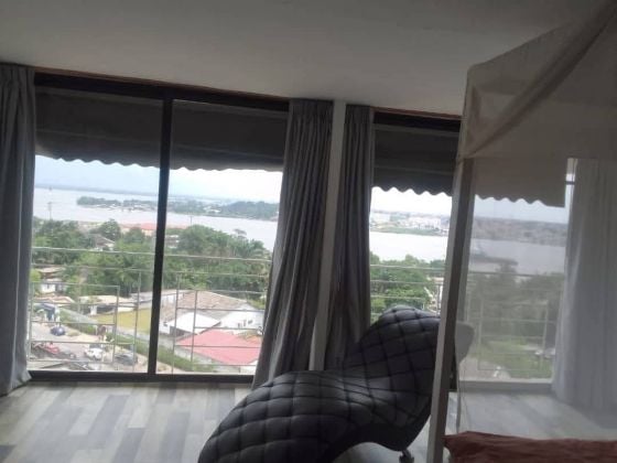 Apartamento dúplex de 4 habitaciones en venta en la meseta.